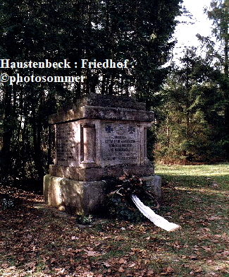Haustenbeck : Friedhof .  
©photosommer