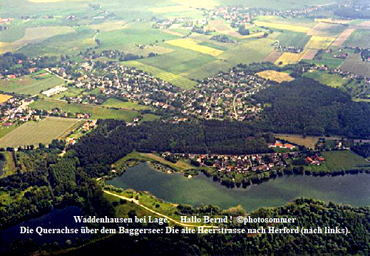 Waddenhausen bei Lage.     Hallo Bernd !  ©photosommer
Die Querachse über dem Baggersee: Die alte Heerstrasse nach Herford (nach links).