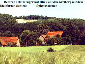 Bentrup : Hof Krüger mit Blick auf den Gretberg mit dem 
Steinbruch Schieve-           ©photosommer