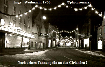 Lage : Weihnacht 1963.                  ©photosommer













Noch echtes Tannengrün an den Girlanden !
