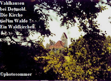 Vahlhausen
bei Detmold.
Die Kirche
tief im Walde ?
Ein Waldkirchen.







©photosommer