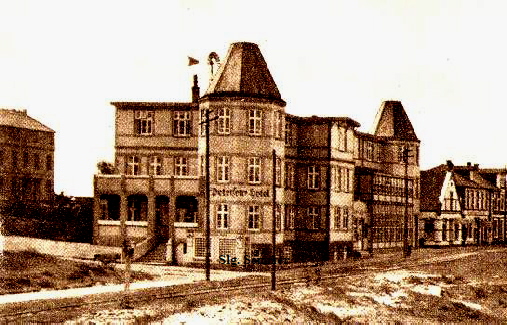 Amrum1928 : Petersens Hotel im prächtigen Seebäderstil, abgebrochen  Anfang der 70er Jahre. Dahinter 