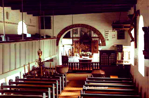 Amrum:Nebel, St. Clemens-Kirche, Innenaufnahme 1971 mit selbstgebauter 6x9cm-Camera.