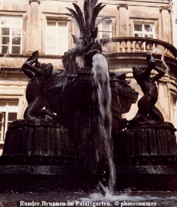 Runder Brunnen im Palaisgarten.   photosommer