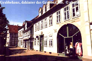 Grabbehaus, dahinter das Grabbe-Cafe.   photosommer
