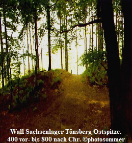 Wall Sachsenlager Tönsberg Ostspitze.
400 vor- bis 800 nach Chr. ©photosommer