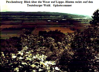 Paschenburg: Blick ber die Weser auf Lippe.-Hinten rechts auf den
Teutoburger Wald.  photosommer