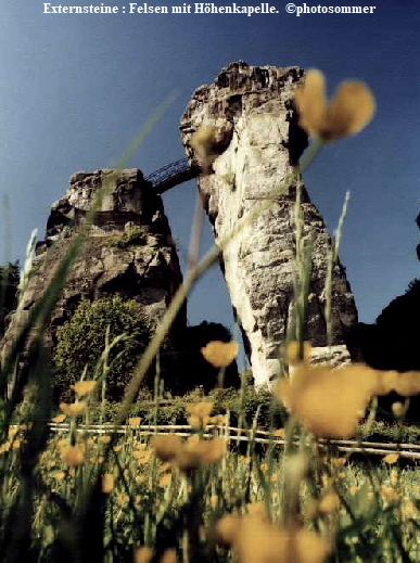 Externsteine : Felsen mit Hhenkapelle.  photosommer