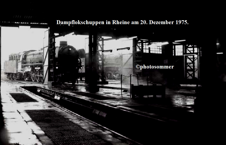 Dampflokschuppen in Rheine am 20. Dezember 1975.






                                                         ©photosommer