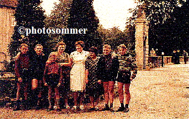Gymnasiasten mit Frau Brinkmann+Marianne 09-64