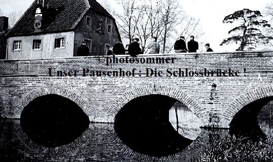 ©photosommer
       Unser Pausenhof : Die Schlossbrücke !