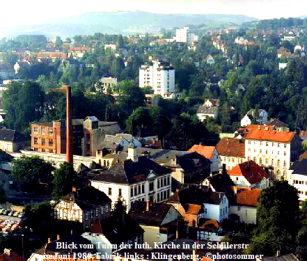 Blick vom Turm der luth. Kirche in der Schülerstr 
imJuni 1980. Fabrik links : Klingenberg.  ©photosommer
